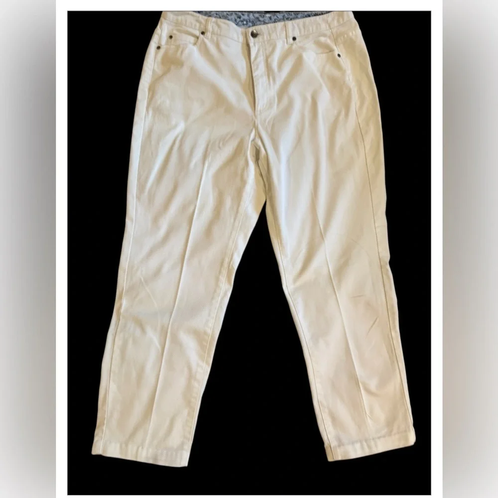 Appleseed ladies’ size 16 white‎ jeans relaxed fit with stretch straight leg
